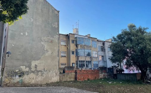 Land in Falagueira-Venda Nova, Lisbon, Portugal 1