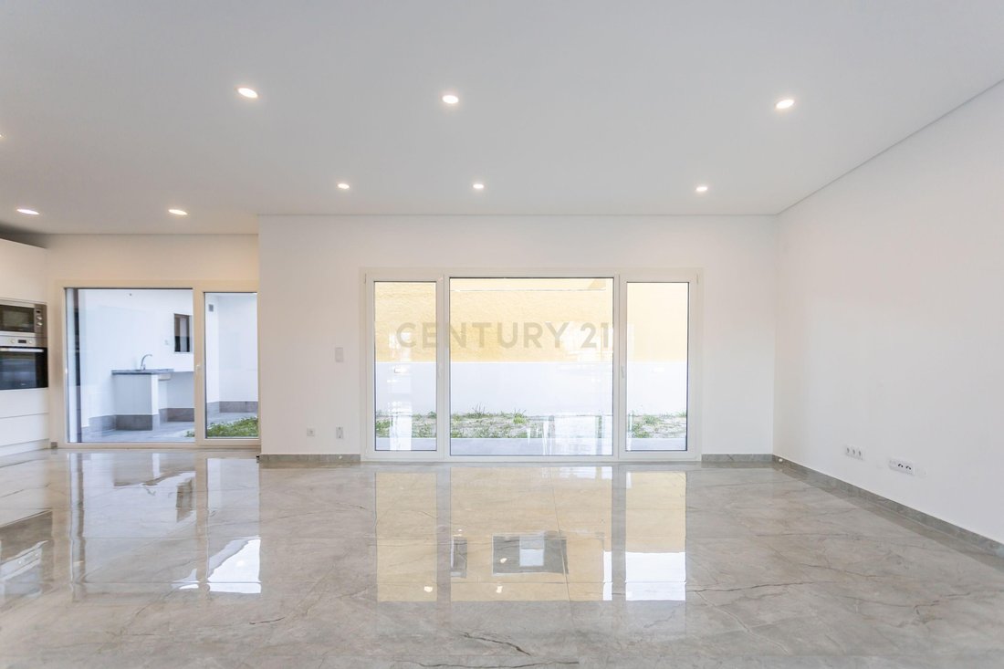 Villa in Aroeira, Charneca de Caparica e Sobreda, Portugal 4 - 16713409