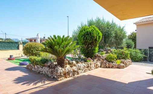 Villa in Santa Eulalia de Roncana, Catalonia, Spain 1