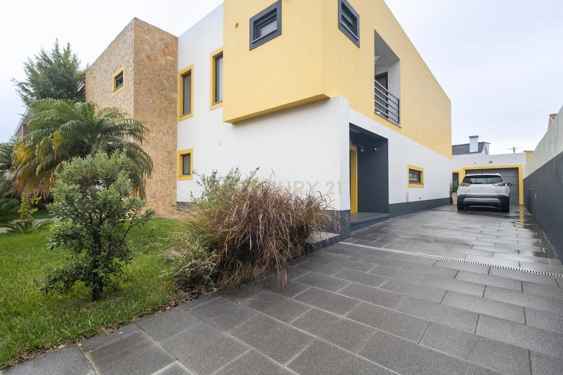 Villa in Fernao Ferro, Setubal, Portugal 1 - 16619536