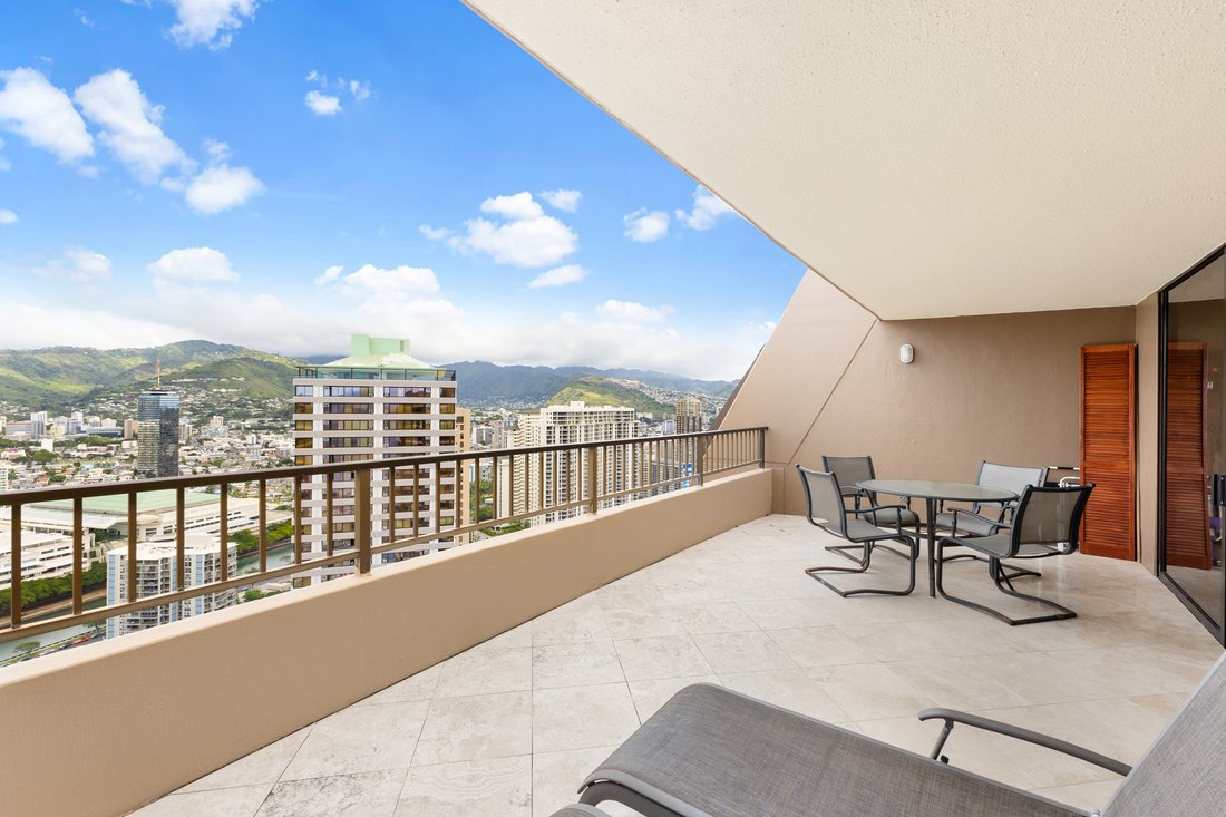 Condo in Honolulu, Hawaii, United States 2 - 17007632