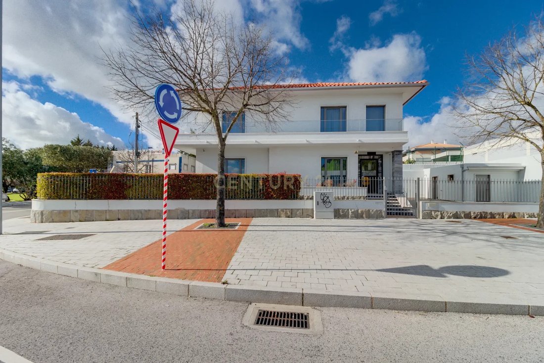 Villa in Linda-a-Velha, Lisbon, Portugal 1 - 15465525