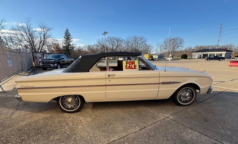 Cabriolet in Glendale, United States 2 - 17007373