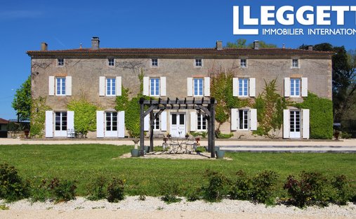 House in Saint-Fraigne, Nouvelle-Aquitaine, France 1