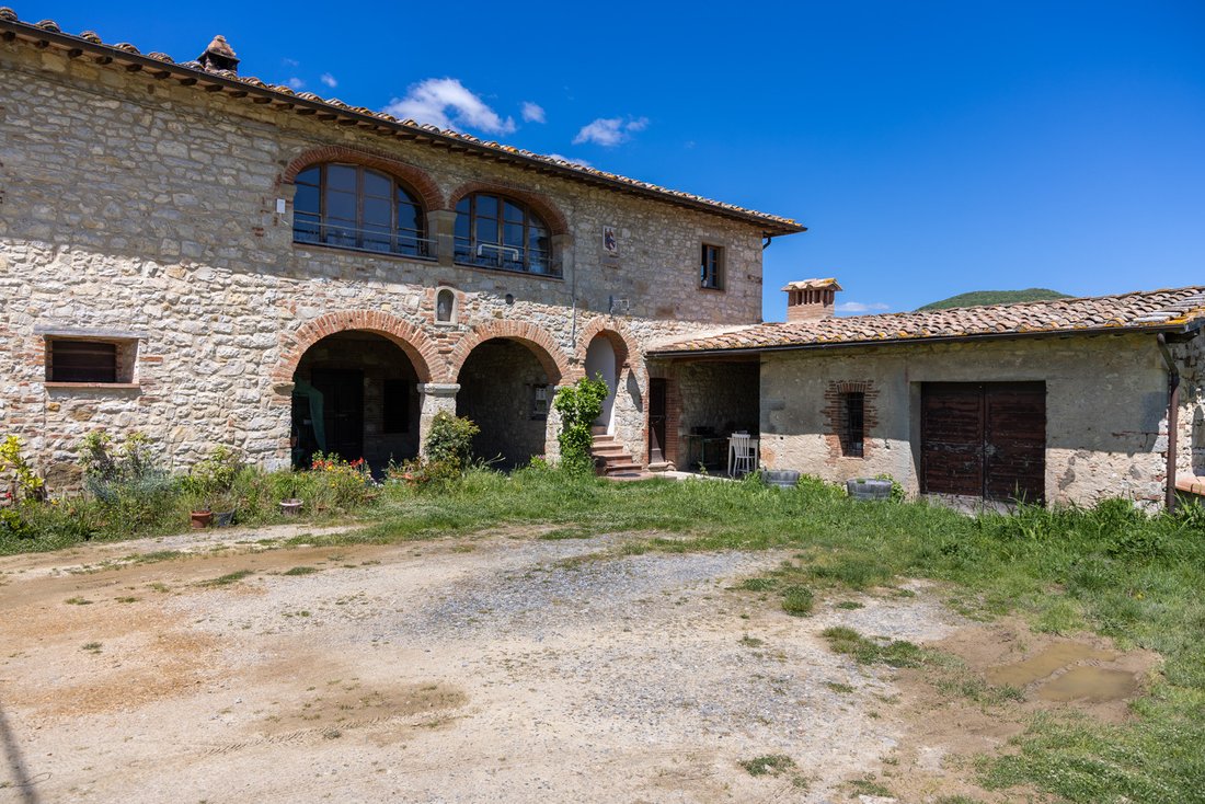 Estate in Gaiole in Chianti, Tuscany, Italy 4 - 17008507