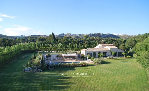 Castle in Maussane-les-Alpilles, Provence-Alpes-Côte d'Azur, France 1