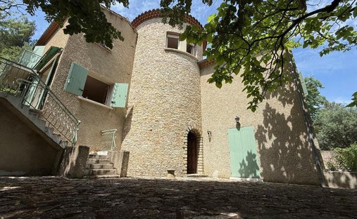 Château 1330 M² Sur 13 Ha Proximité Nimes