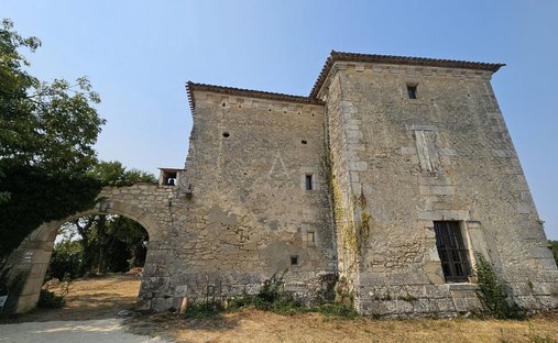 Aoc Côtes De Bourg Wine Château On 16 Hectares Ref 1029