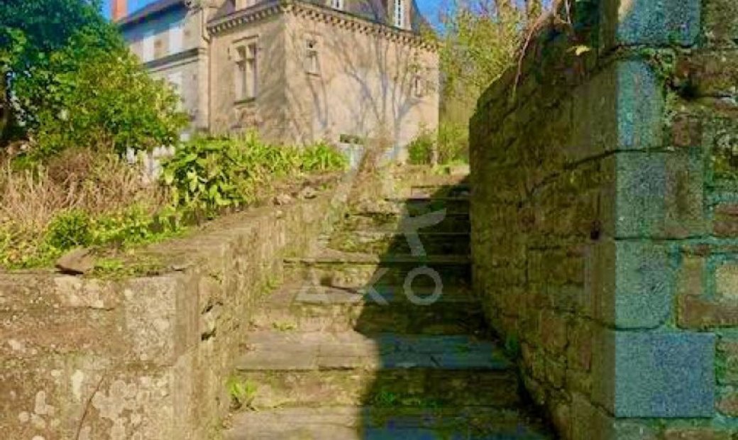Sale Of A Castle In Guingamp, 693m² 26 Rooms €1,659,000 Côtes D'armor