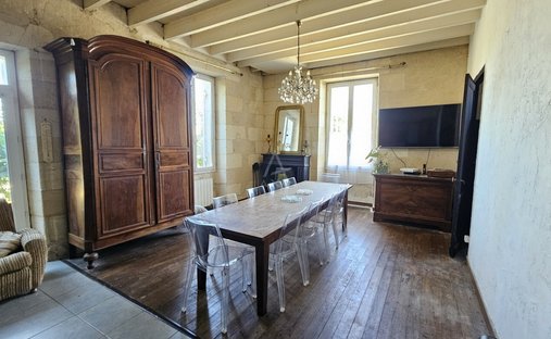 Aoc Côtes De Bourg Wine Château On 16 Hectares Ref 1029