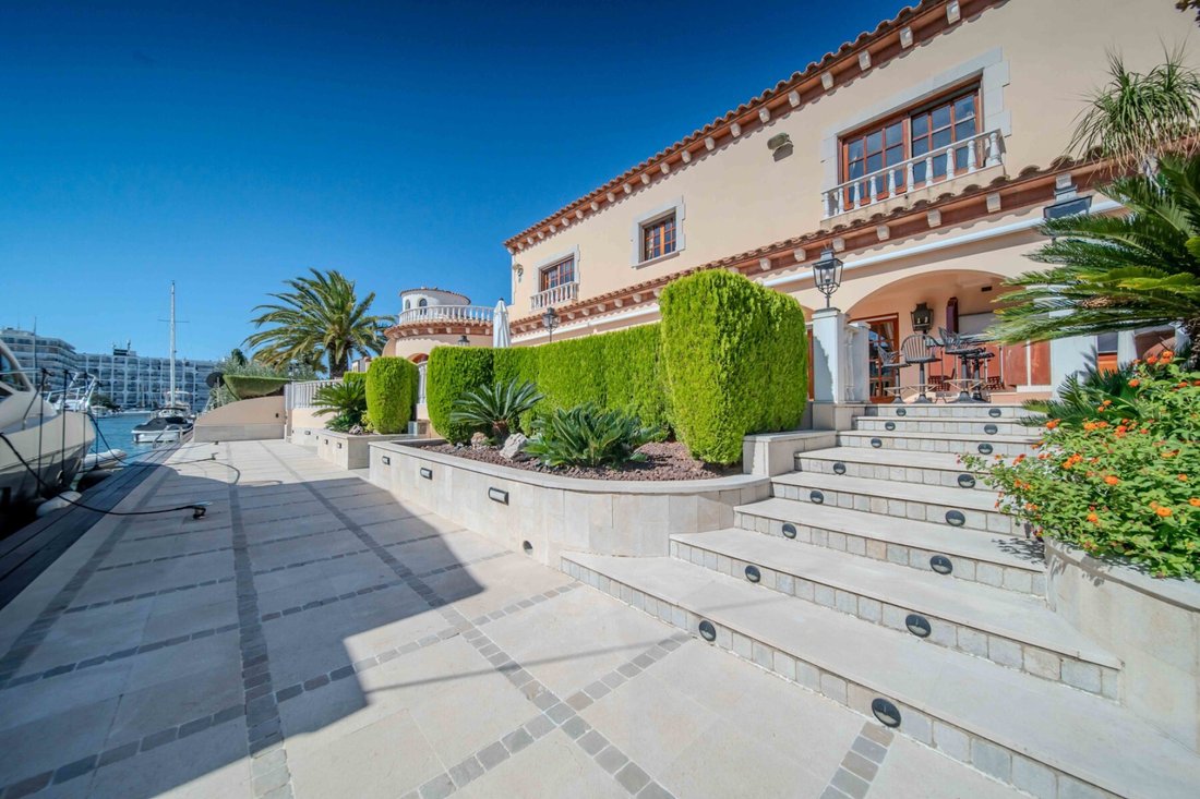 House in Empuriabrava, Catalonia, Spain 4 - 14781935