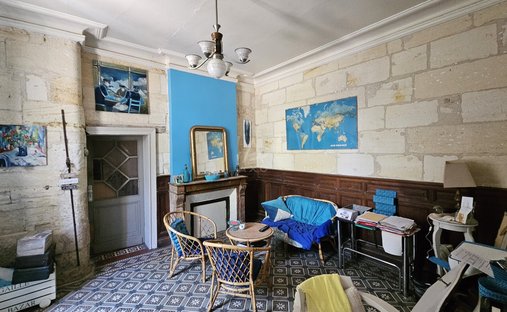 Aoc Côtes De Bourg Wine Château On 16 Hectares Ref 1029