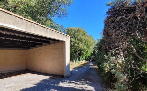 Château 1330 M² Sur 13 Ha Proximité Nimes