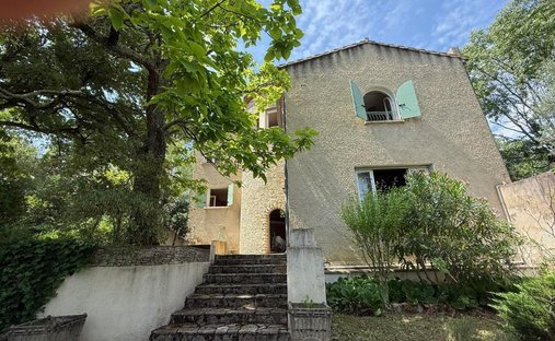 Château 1330 M² Sur 13 Ha Proximité Nimes