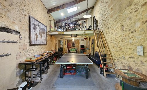 Aoc Côtes De Bourg Wine Château On 16 Hectares Ref 1029