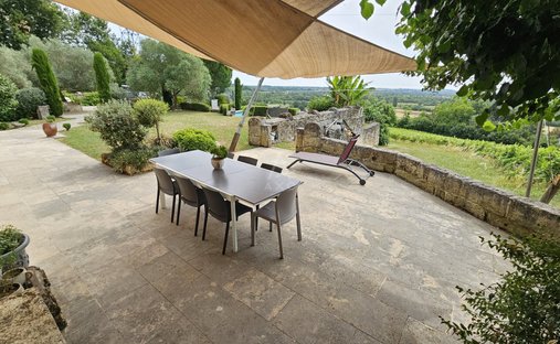 Aoc Côtes De Bourg Wine Château On 16 Hectares Ref 1029