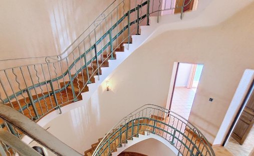 Château 1330 M² Sur 13 Ha Proximité Nimes