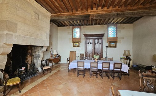 Aoc Côtes De Bourg Wine Château On 16 Hectares Ref 1029