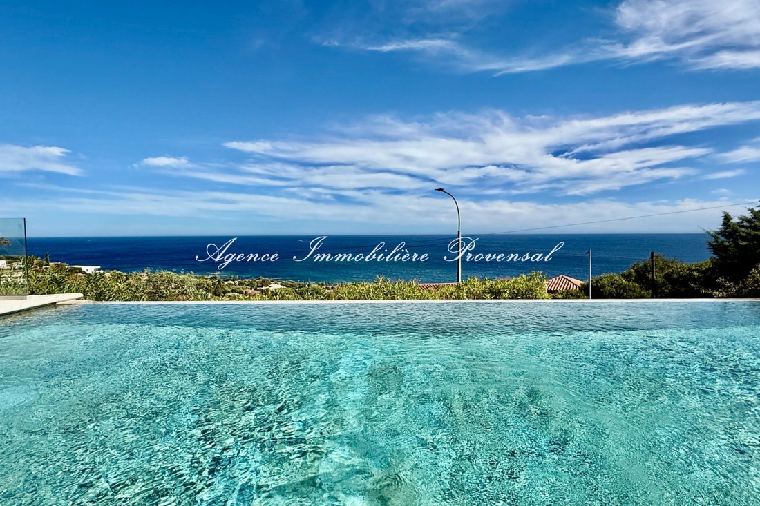 Villa in Les Issambres, Roquebrune-sur-Argens, France 3 - 17011196