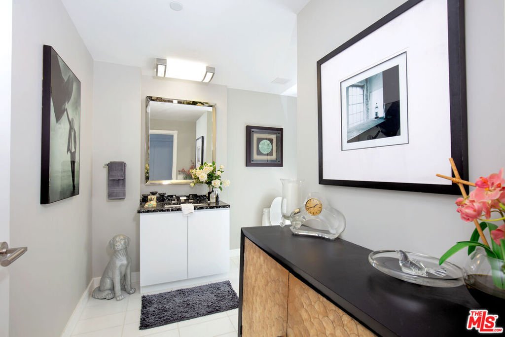 Condo in Los Angeles, California, United States 4 - 17014485