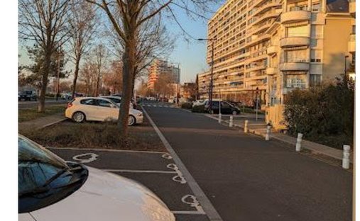 17th C. Chateau (With A Section Dedicated To Events) And 5 Acres In Centre Of France