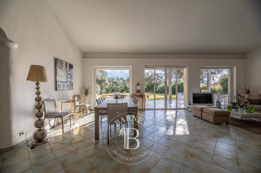 Villa in Lecci, Corsica, France 2 - 12953212