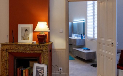 Château 1330 M² Sur 13 Ha Proximité Nimes