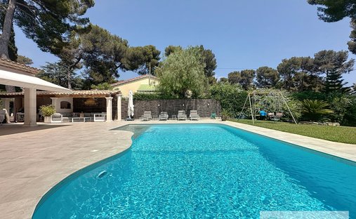Villa in Mirandoles, Le Cannet, France 1