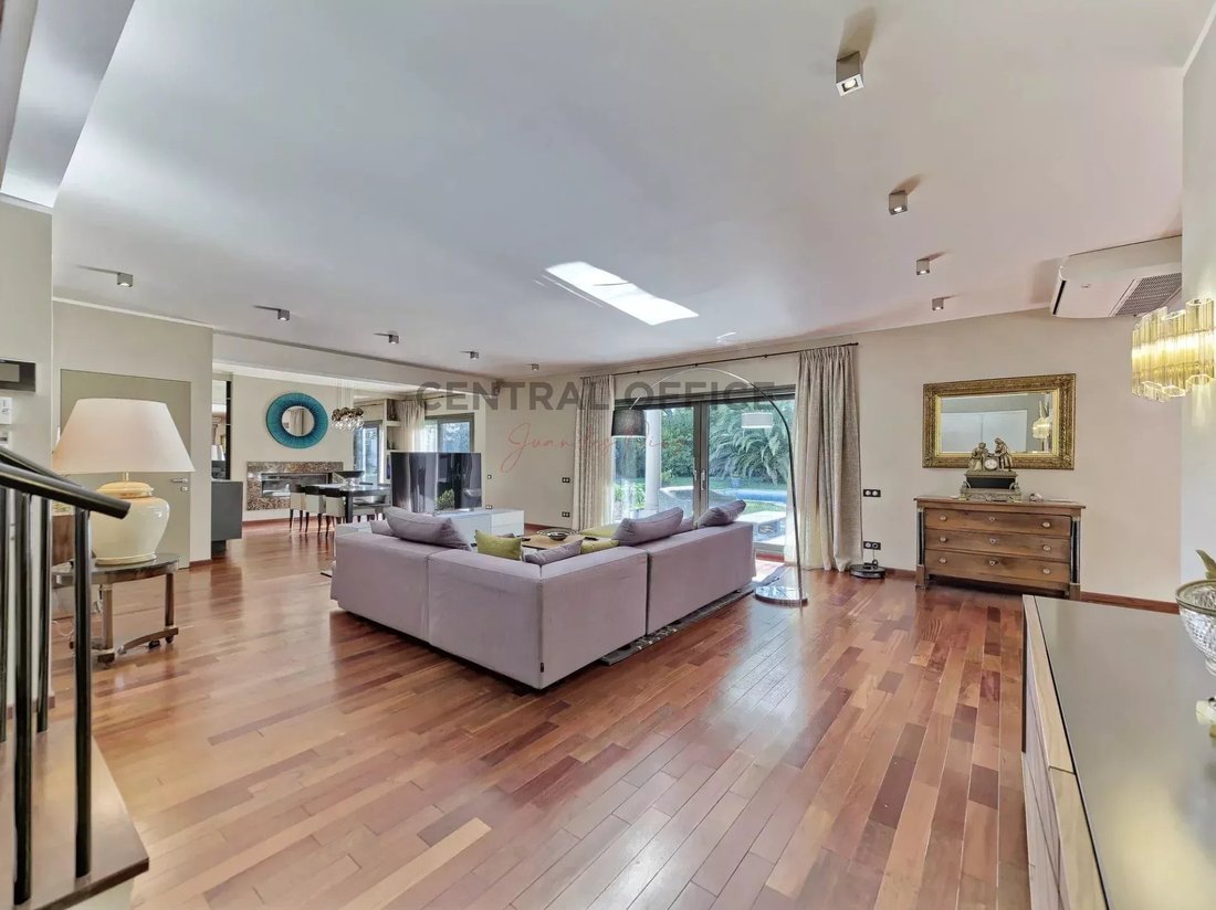 Villa in Mougins, Provence-Alpes-Côte d'Azur, France 4 - 17010855