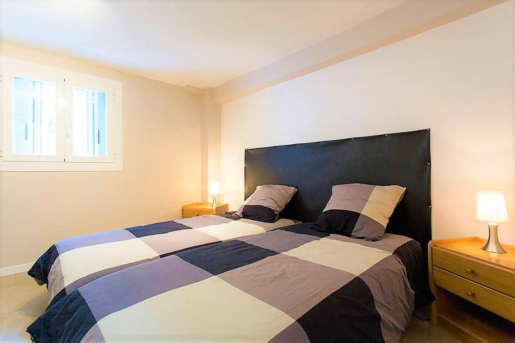 Broussailles, Cannes, France 3 - 17012709