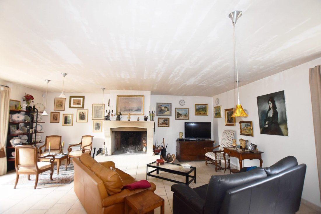 Villa in Tavel, Occitania, France 4 - 17016639