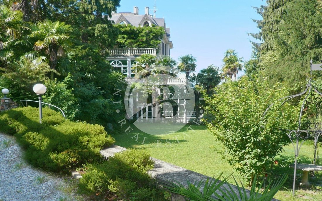 Villa in Luino, Lombardei, Italien 2 - 17015119