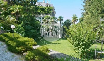 Villa in Luino, Lombardei, Italien 1