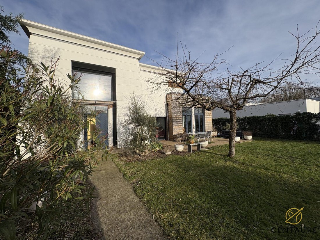 Villa in Roubaix, Hauts-de-France, France 2 - 17016609