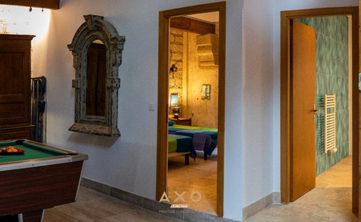 Sale Of Equestrian Estate Aimargues, 260m² 6 Rooms 1,050,000€ With Swimming Pool