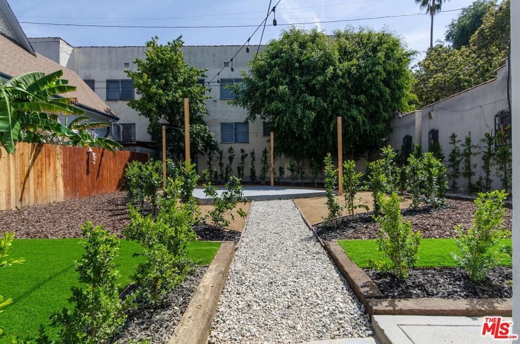Los Angeles, California, United States 3 - 17014443