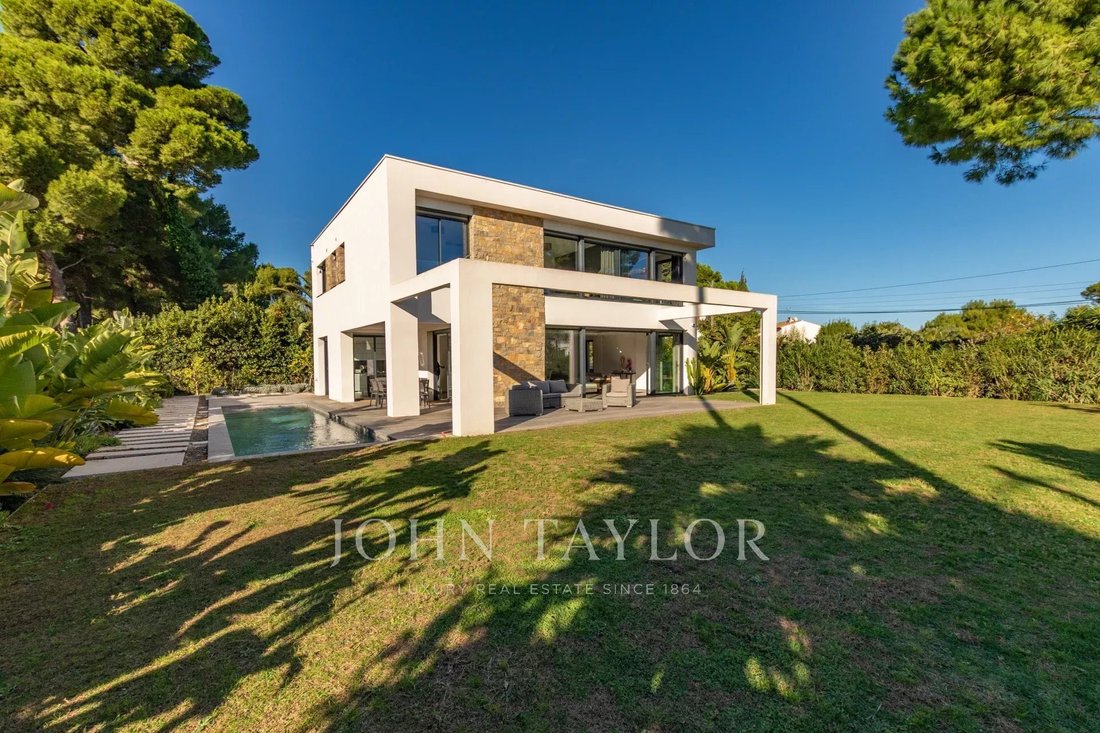 Villa in Antibes, Provence-Alpes-Côte d'Azur, France 3 - 16729928