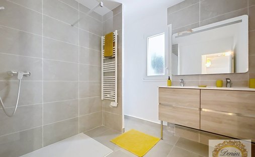 Château 1330 M² Sur 13 Ha Proximité Nimes