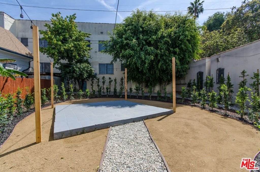 Los Angeles, California, United States 2 - 17014443