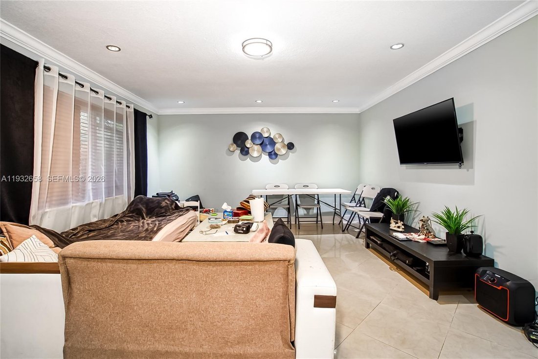 Hallandale Beach, Florida, United States 4 - 17014265