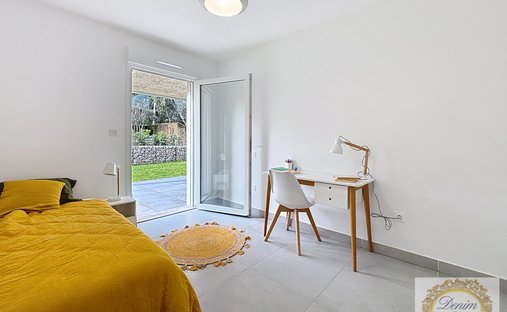 Château 1330 M² Sur 13 Ha Proximité Nimes