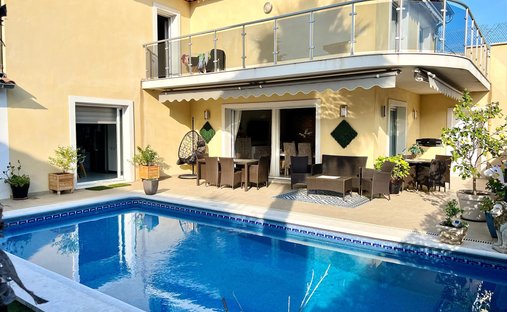 Villa in Croix des Gardes, Cannes, France 1