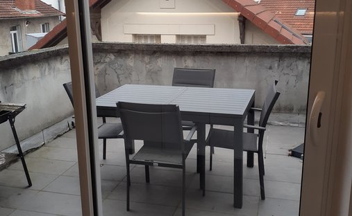 17th C. Chateau (With A Section Dedicated To Events) And 5 Acres In Centre Of France