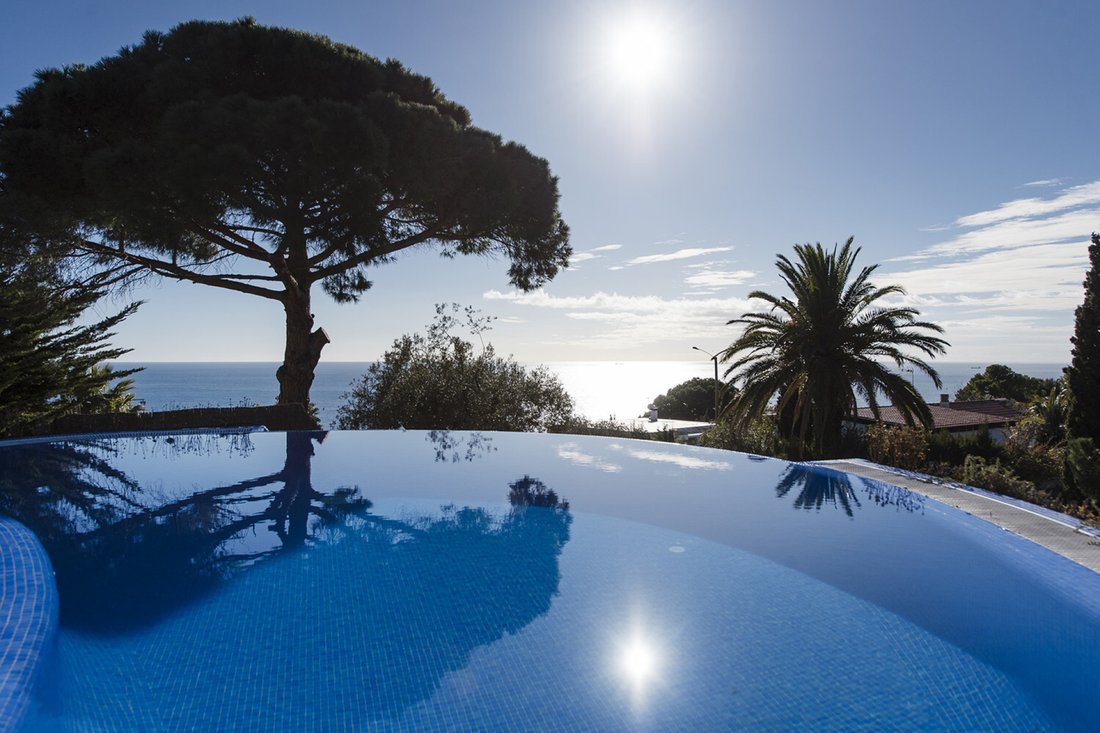 Modernes Haus Mit Pool Und Meerblick In Tossa De Mar Katalonien 