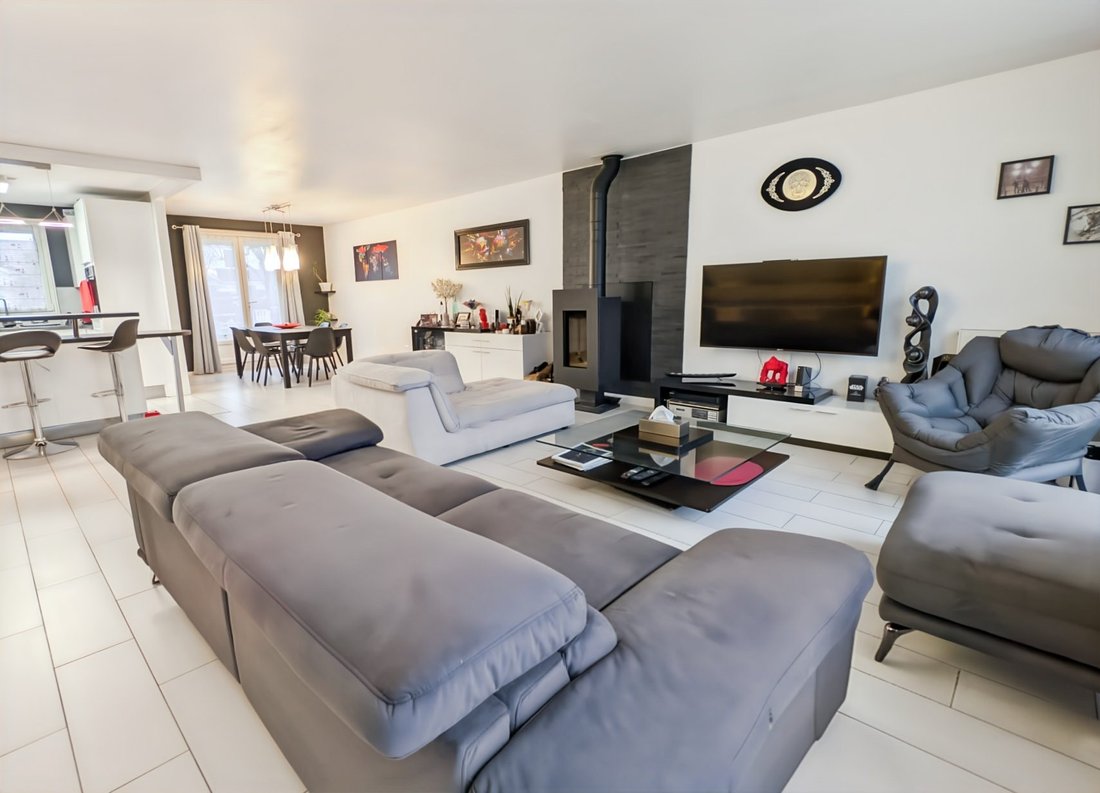 House in Le Mesnil-Saint-Denis, Ile-de-France, France 2 - 17014925