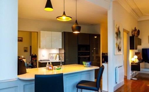 Château 1330 M² Sur 13 Ha Proximité Nimes