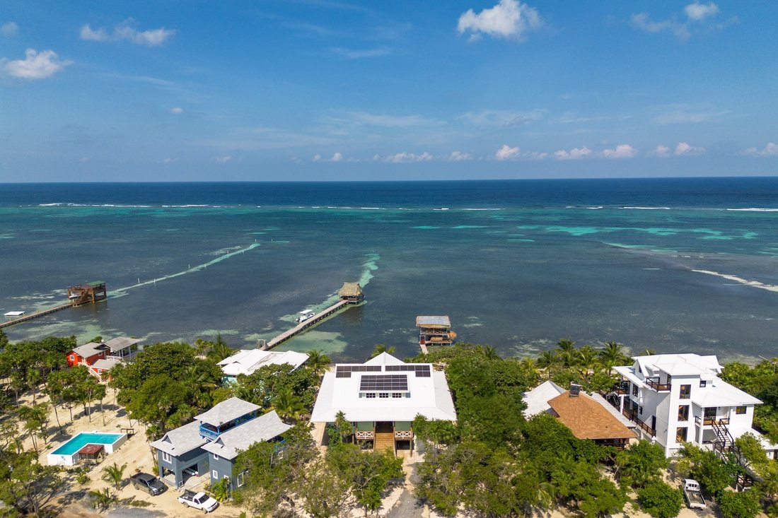 House in Politilly Bight, Bay Islands Department, Honduras 2 - 17010056