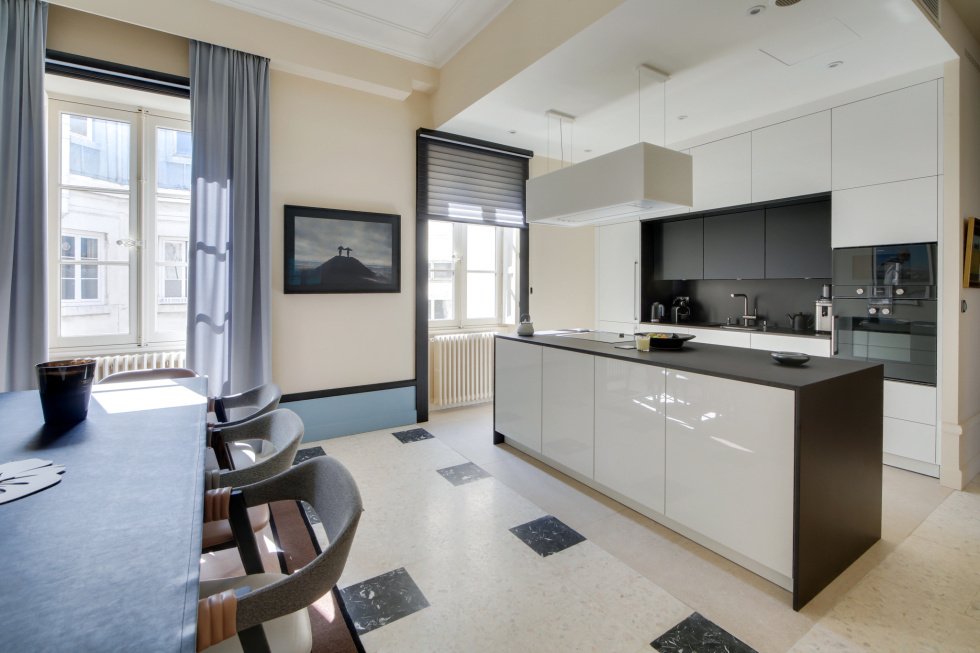 Apartment in Champvert-Point du Jour-Saint Irénée, Lyon 5e Arrondissement, Lyon 5 - 17010824