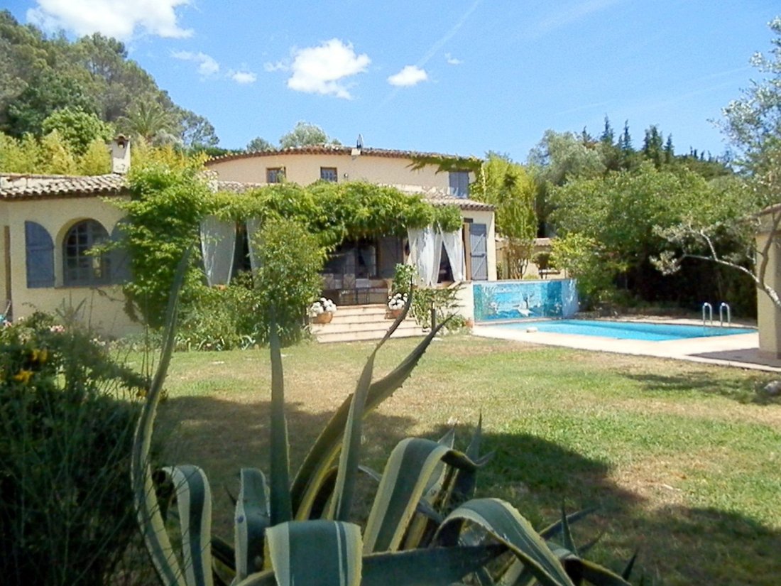House in Mougins, Provence-Alpes-Côte d'Azur, France 1 - 17012612