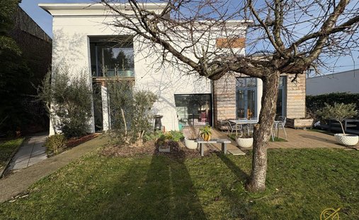 Villa in Roubaix, Hauts-de-France, France 1